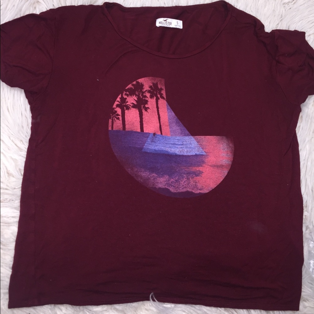 Maroon Hollister Tee barely worn
